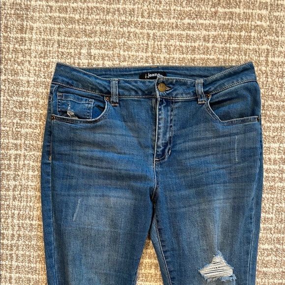 Trendy Ripped Denim Jeans - Picture 2 of 5